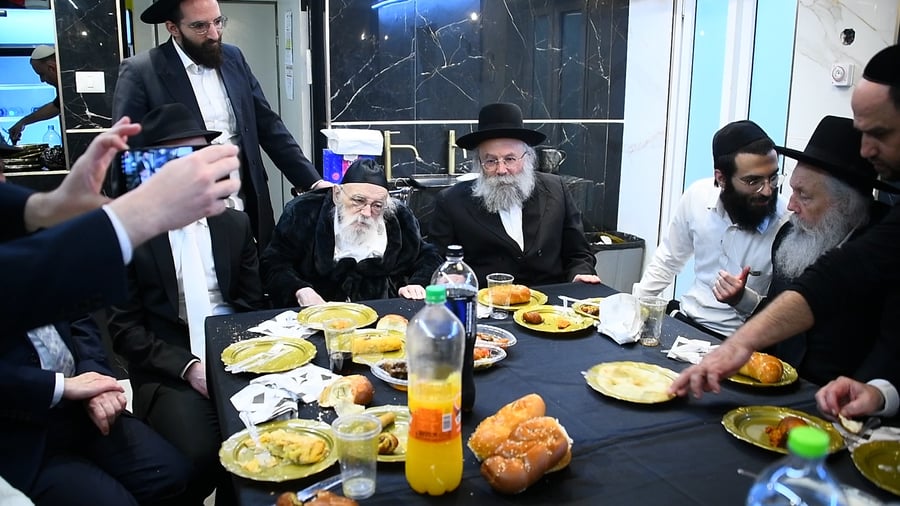 שבע ברכות לנכדת הגר"מ גריינמן