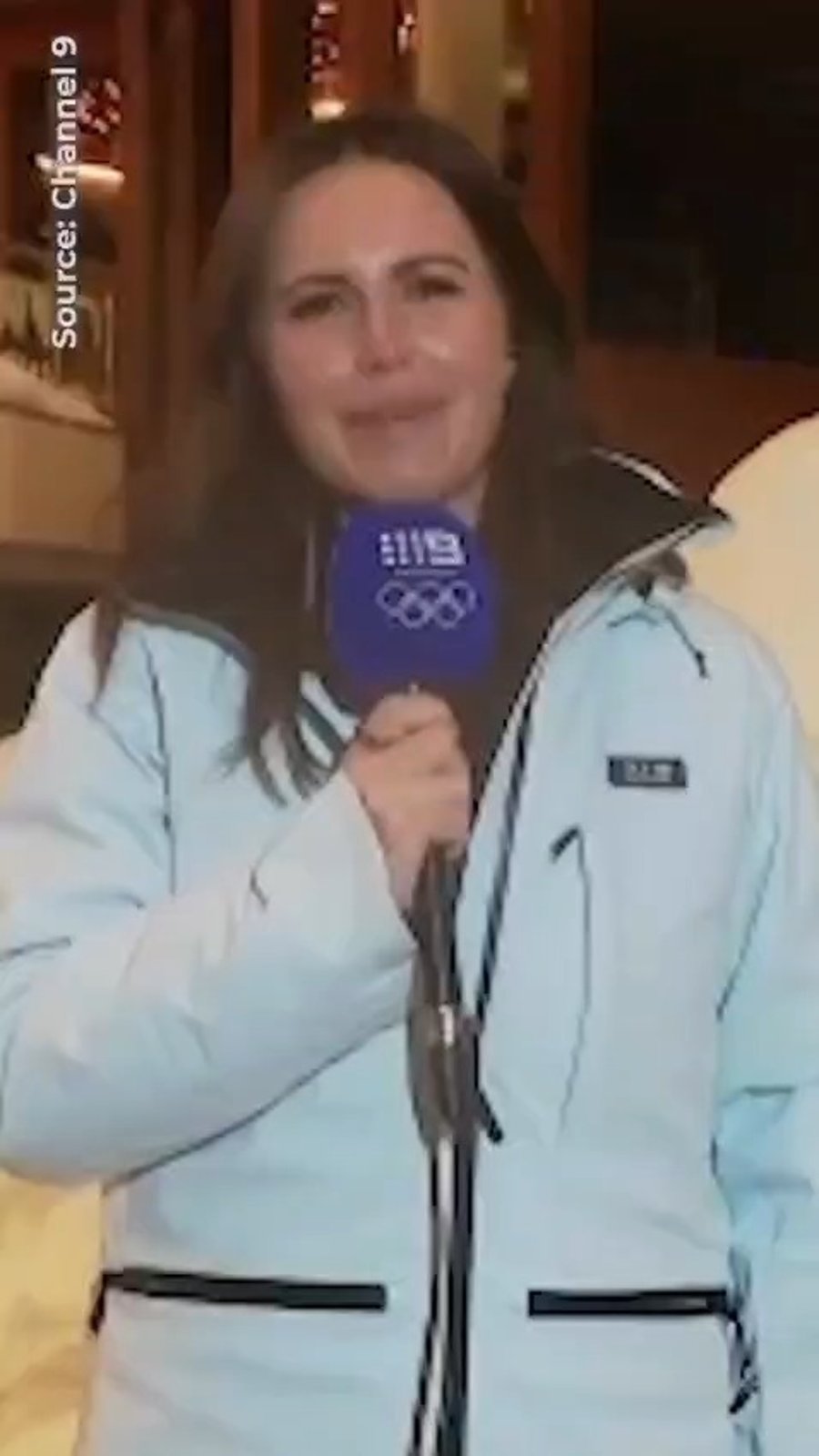 "מחיר הקפה כאן הוא דווקא בסדר", הכתבת אומרת שטויות במהלך השידור