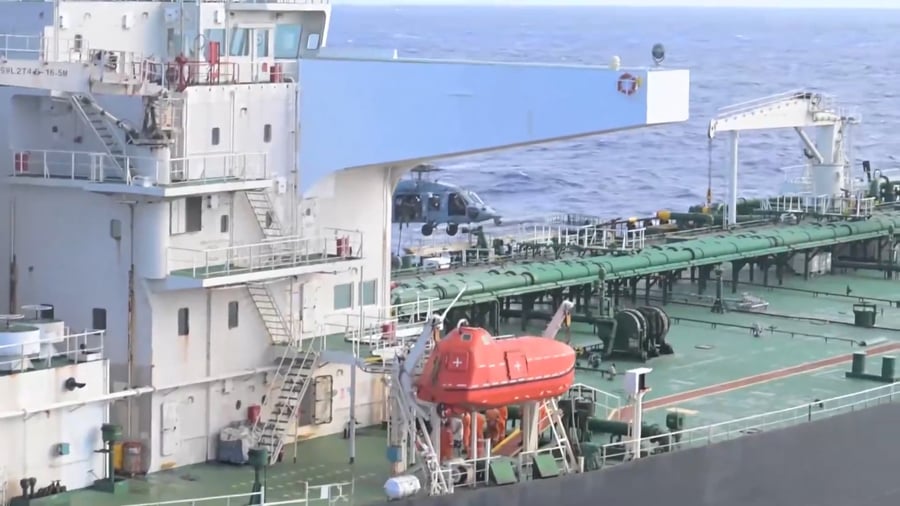 כוחות צבא ארה"ב בפעילות מבצעית בלב ים 