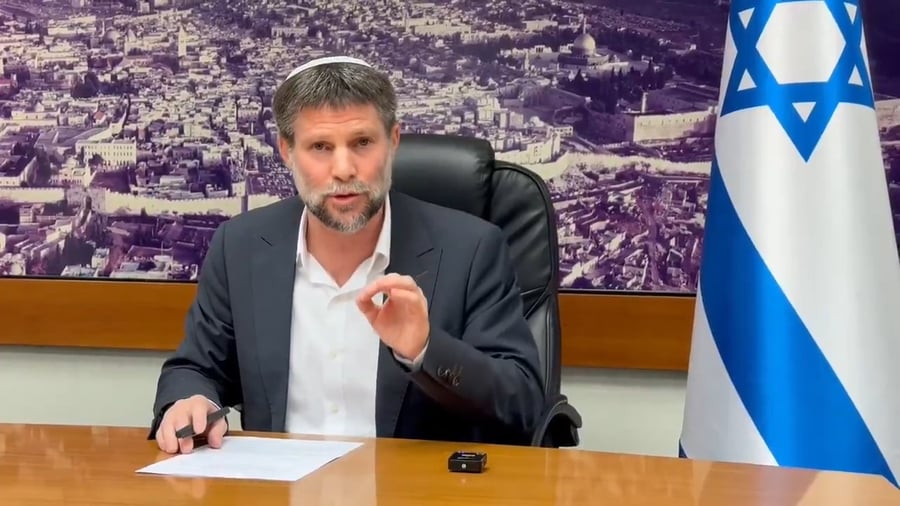 סמוטריץ' חותם על הצו החדש