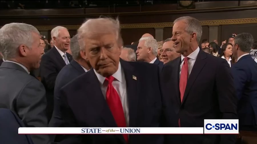 רגע לחיצת היד המביך