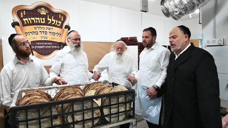 הגר"ש גלאי בריקוד לאחר אפיית המצות