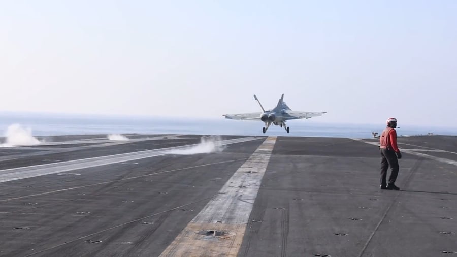 הנשיא טראמפ הורה על פעולה נועזת. כוחות סנטקום מנחיתים מכה מוחצת ובלתי פוסקת.