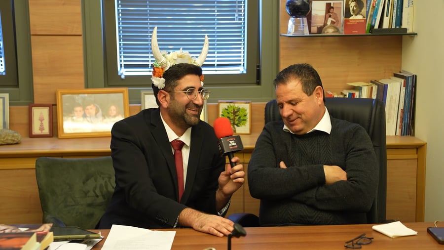 יוסי עבדו בספיישל פורים קורע בכנסת