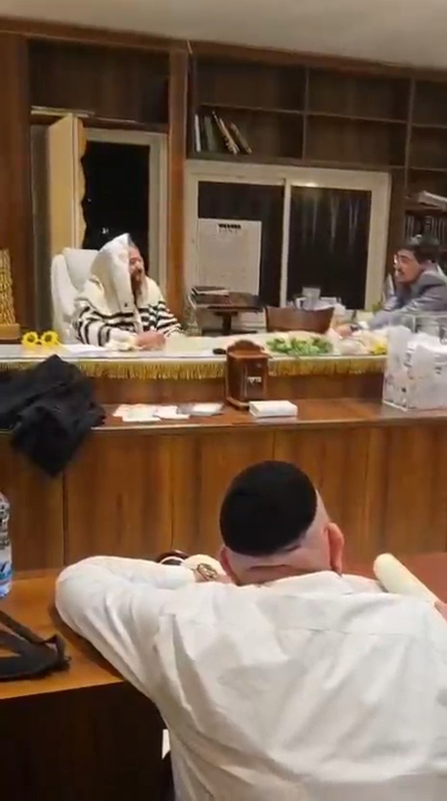 הגאון הינוקא בקריאת המגילה