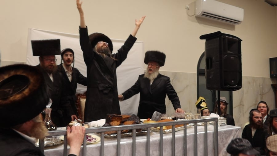 פורים בחצה"ק זוויעהיל