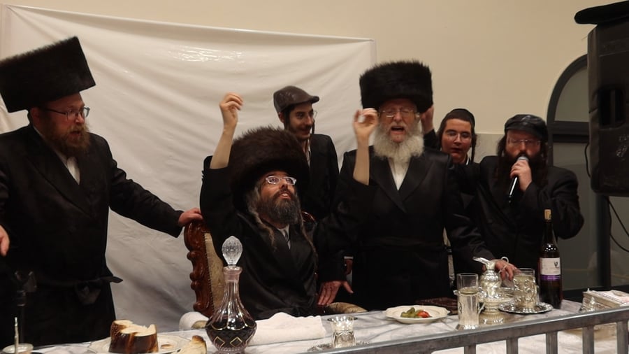 פורים בחצה"ק זוויעהיל