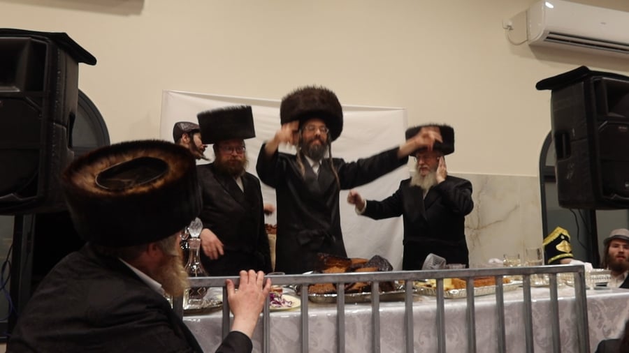 פורים בחצה"ק זוויעהיל