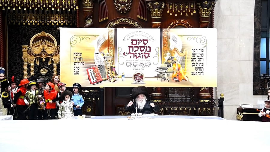 פורים בחצה"ק דארג