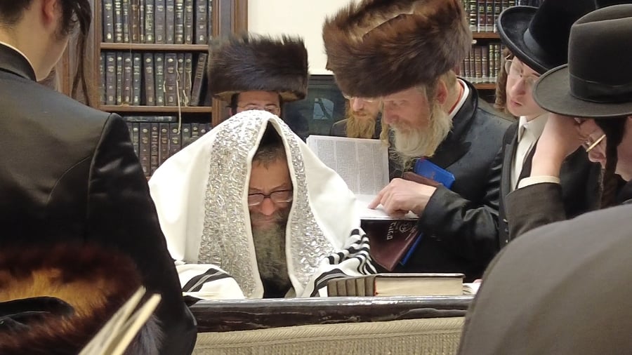 האדמו"ר מסקולען לייקווד באמירת עשרת בני המן בנשימה אחת