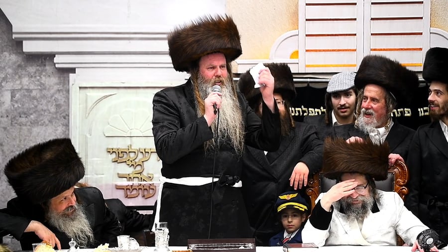 פורים בחצה"ק סקולען ירושלים