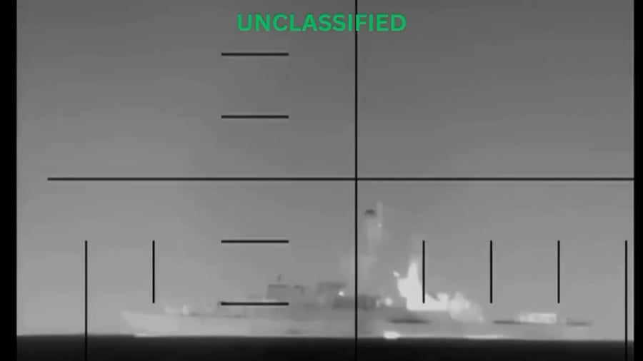 רגעי תקיפת הספינה האירנית באזור סרי לנקה