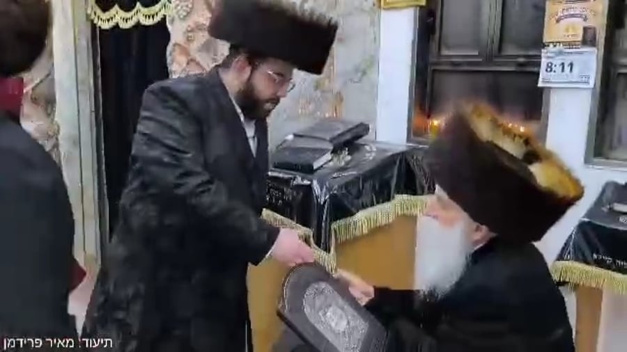 חסידי בוטשאן עוברים להתברך בפורים