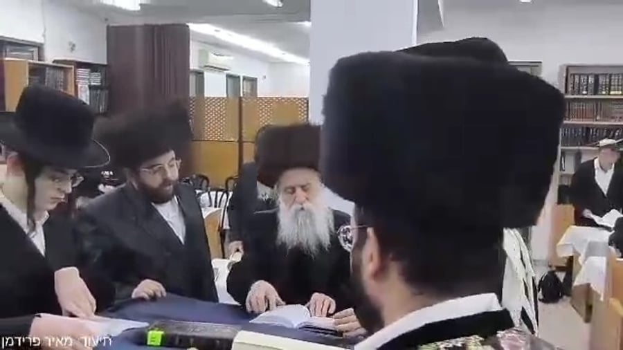 האדמו"ר מבוטשאן בשירת תשועתם