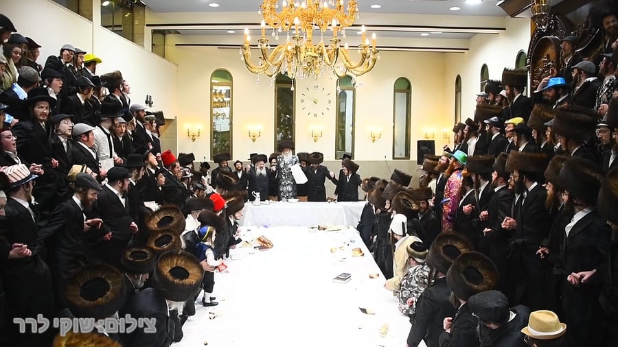 פורים בחצה"ק קרעטשניף י-ם