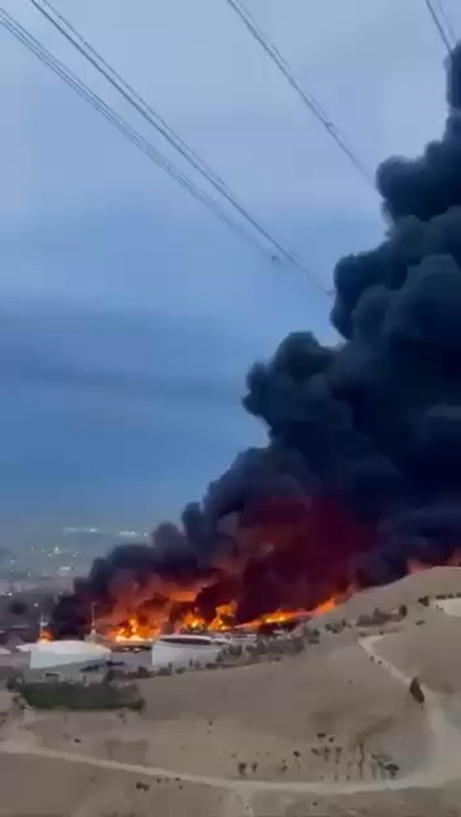 מיכלי הנפט באיראן בוערים