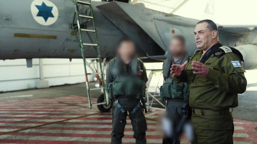 הרמטכ"ל עם הצוות בתל נוף