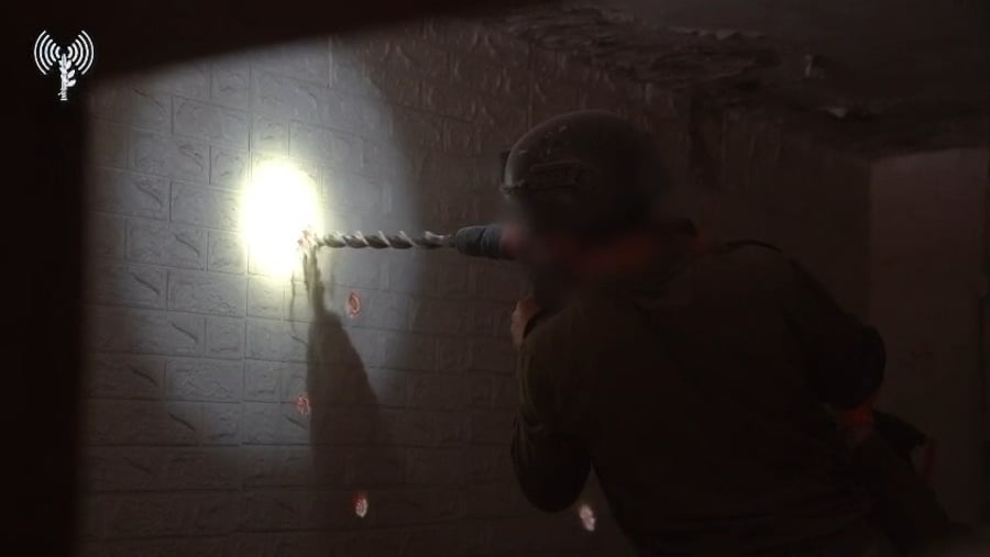 הריסת בית המחבל | צפו