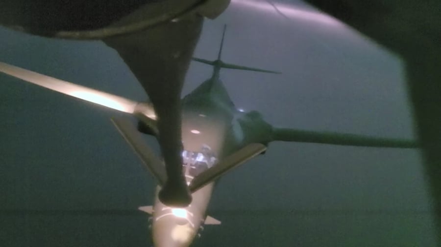 המפציץ האסטרטגי רוקוול B-1 לנסר במזרח התיכון