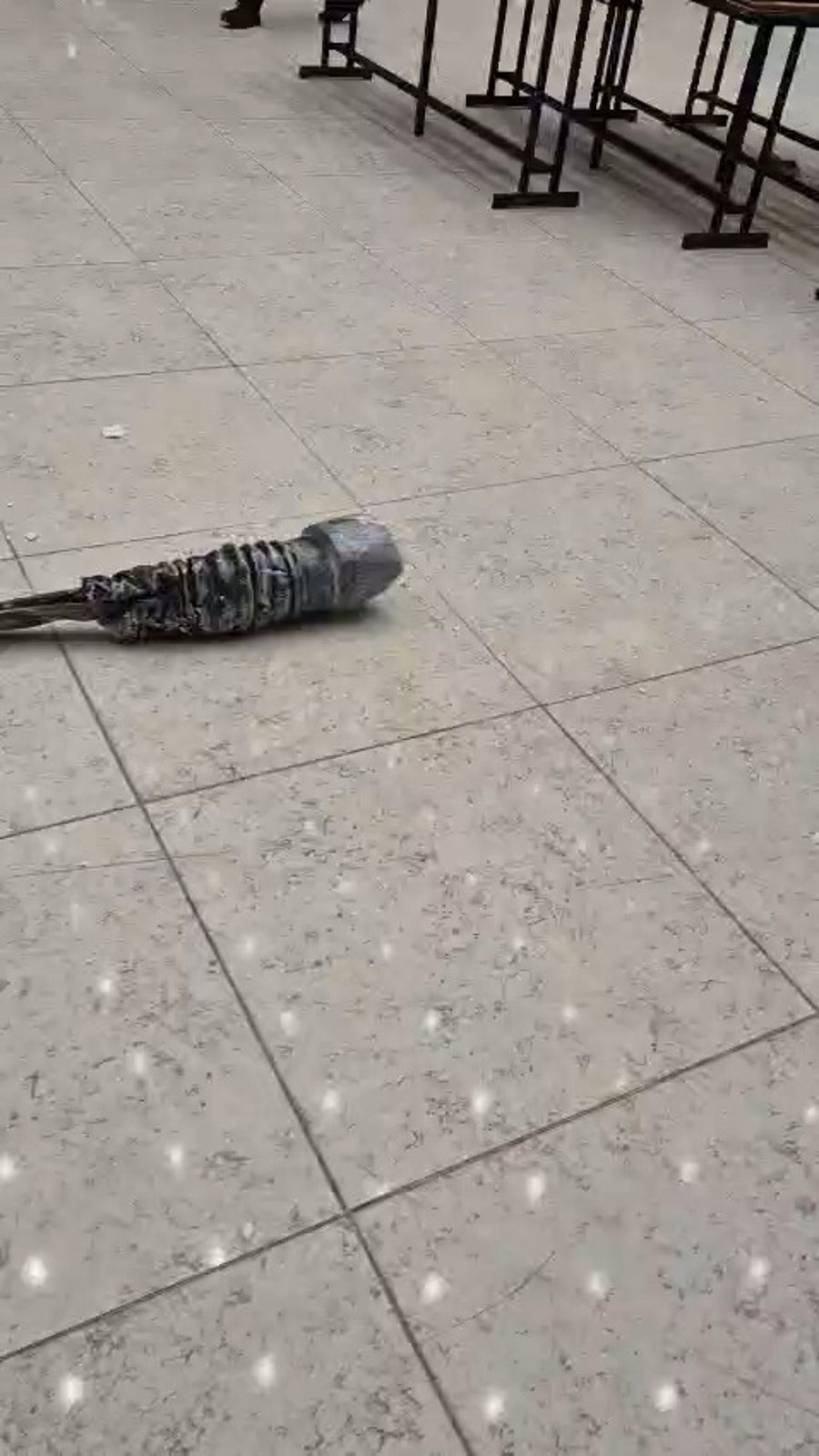 הרסיס בתוך בית הכנסת