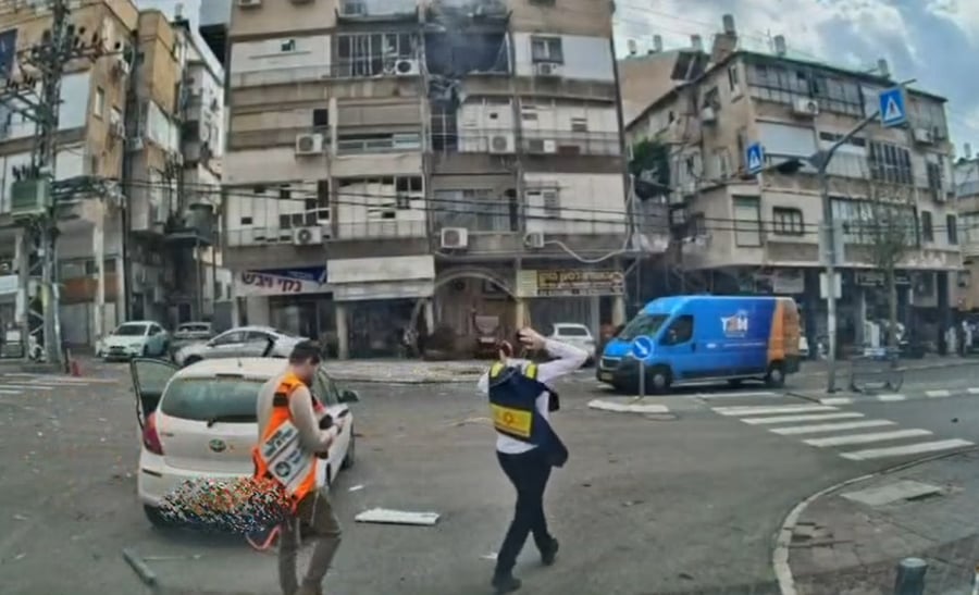 הרגעים הראשונים אחרי הנפילה בבני ברק