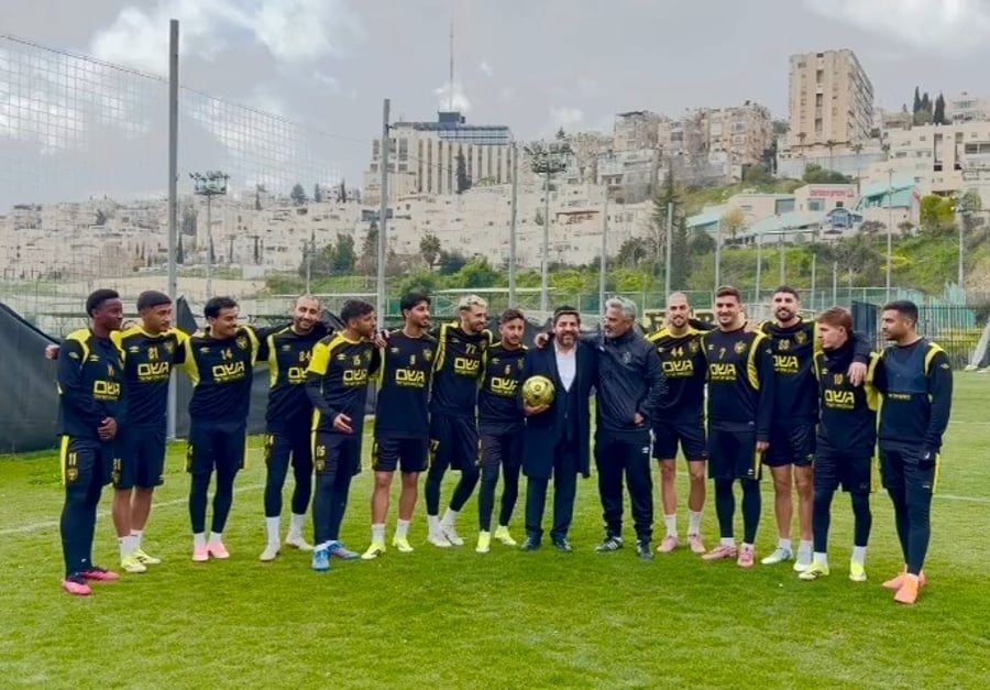 חסידים עם שחקני ביתר היום