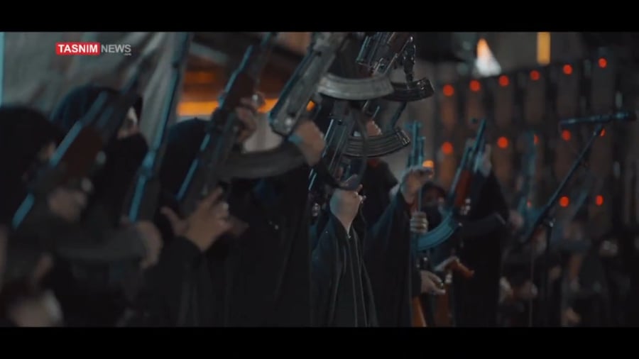 המשטר בטהרן נאלץ לגייס כוח אדם ואף משתמש בנשים כחלק מהבסיג׳ כדי ליצור מחסומים ברחובות.