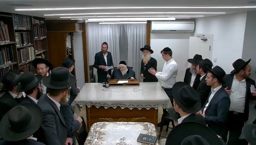 הגר"מ שטרנבוך בחלוקת 'קמחא דפסחא'