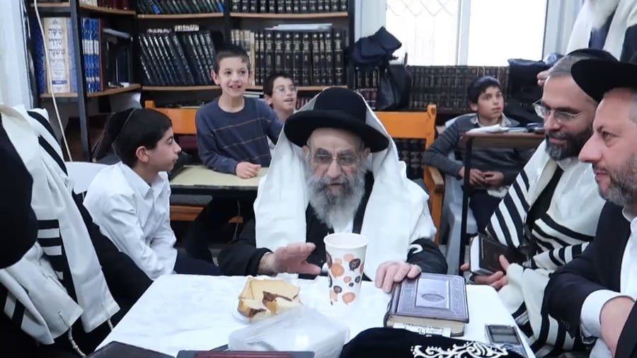 ר"ח ניסן אצל הגאון רבי משה צדקה