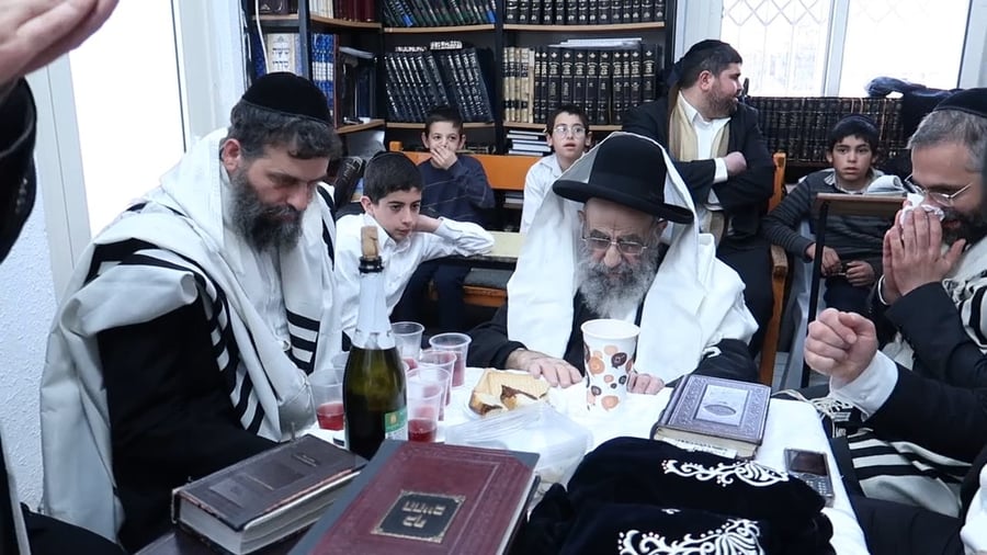 ר"ח ניסן אצל הגאון רבי משה צדקה