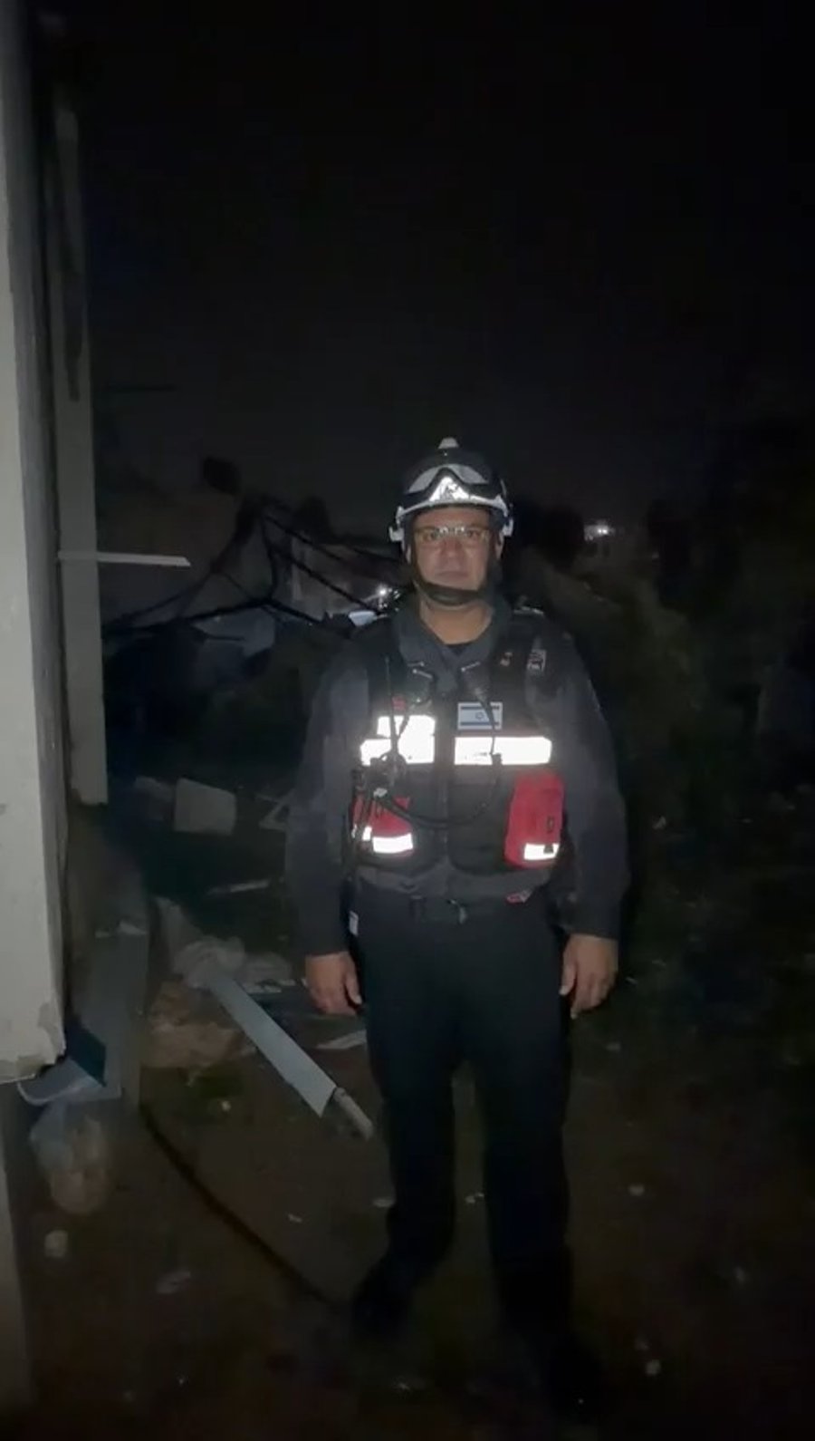 טפסר משנה אסף לוי מפקד תחנת דימונה בזירת האירוע בדימונה