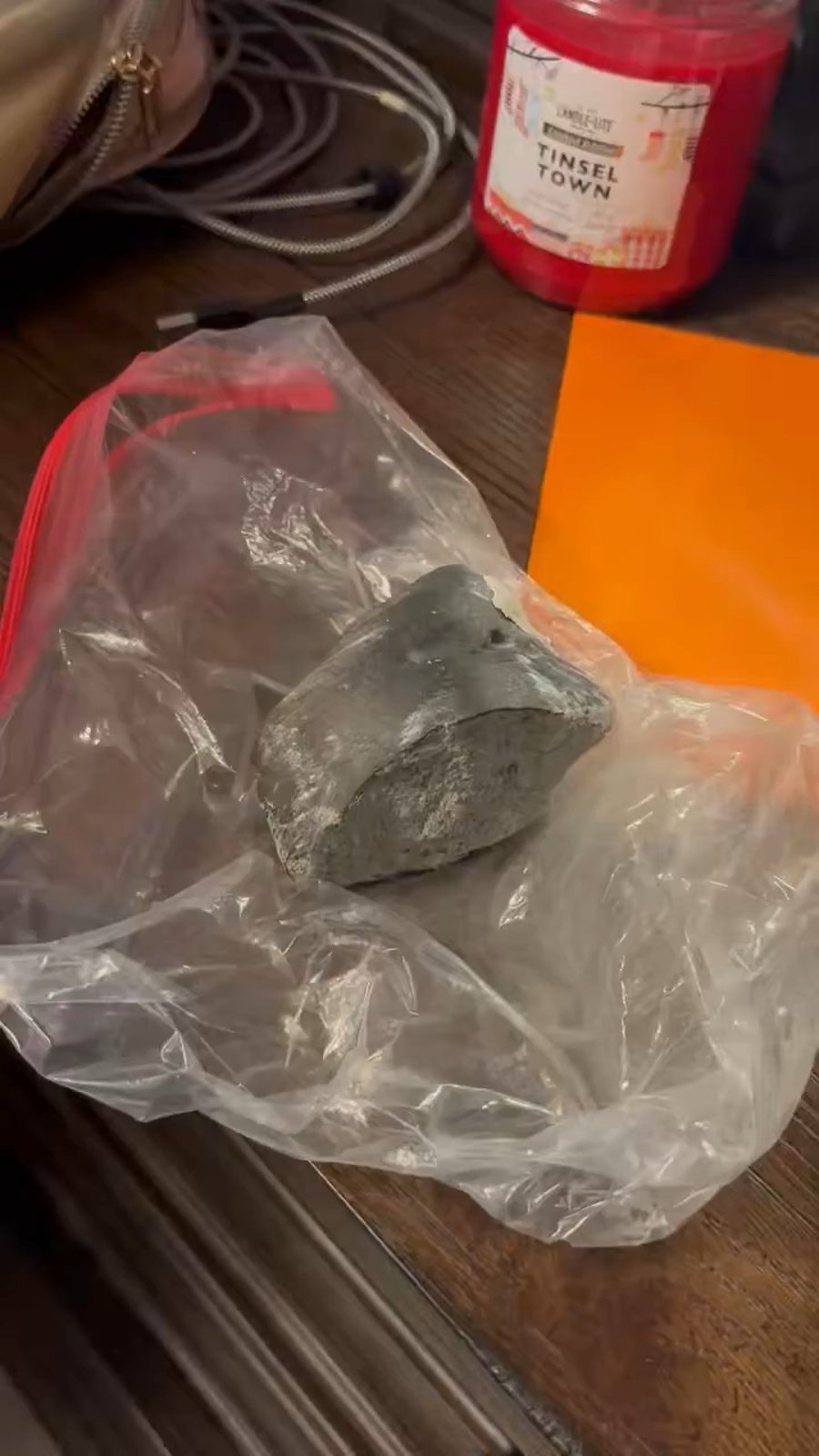 החלק המטאור שחדר את הגג