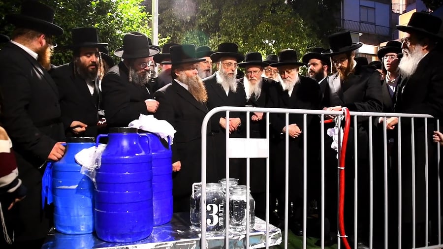 מים שלנו ואפיית מצות בסאדיגורה