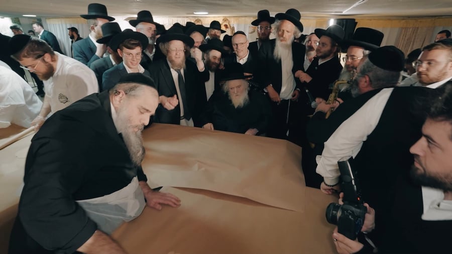 הגר"מ שטרנבוך באפיית מצות