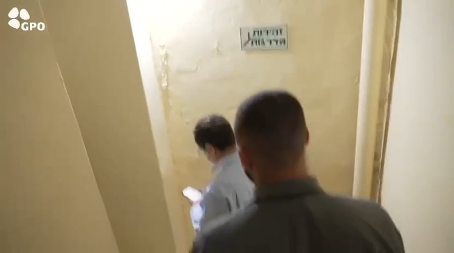 הנשיא הרצוג בדרכו למקלט