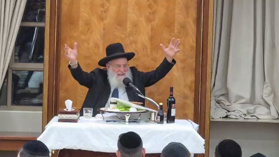 הגאון רבי ראובן אלבז בשיעור לקראת פסח
