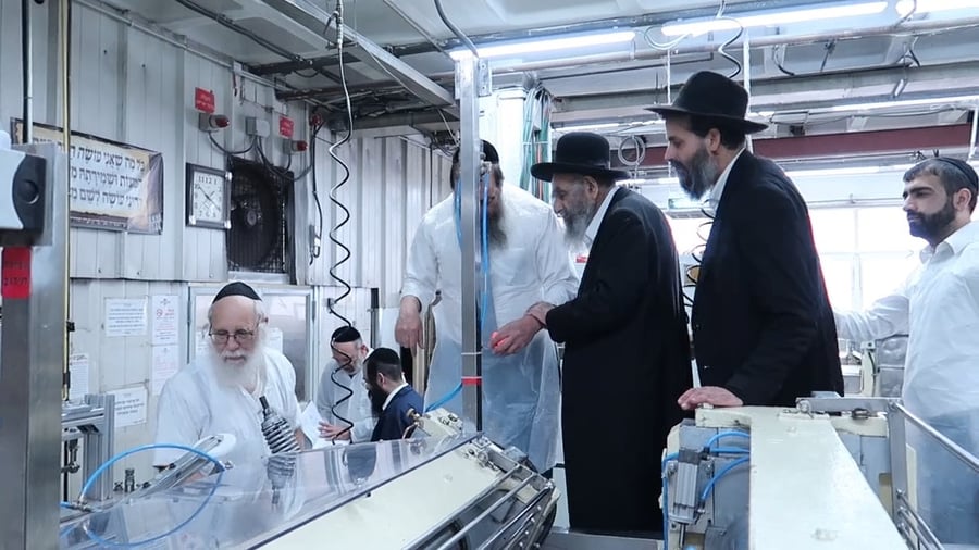 חכם משה צדקה באפיית מצות