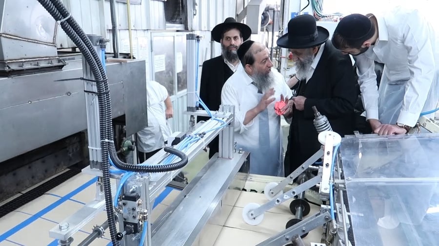 חכם משה צדקה באפיית מצות