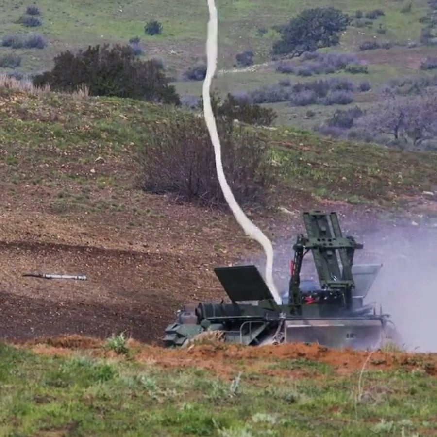 אימון בירי חי עם טעינת קו פינוי מוקשים