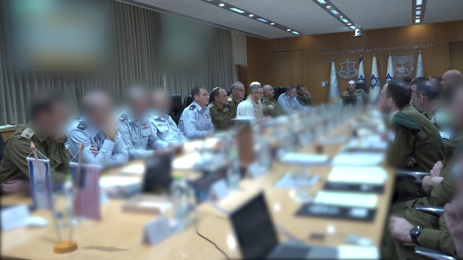 הרמטכ״ל, רב-אלוף אייל זמיר בהערכת מצב עם השותפים האמריקאים, טרם פתיחת מבצע "שאגת הארי"