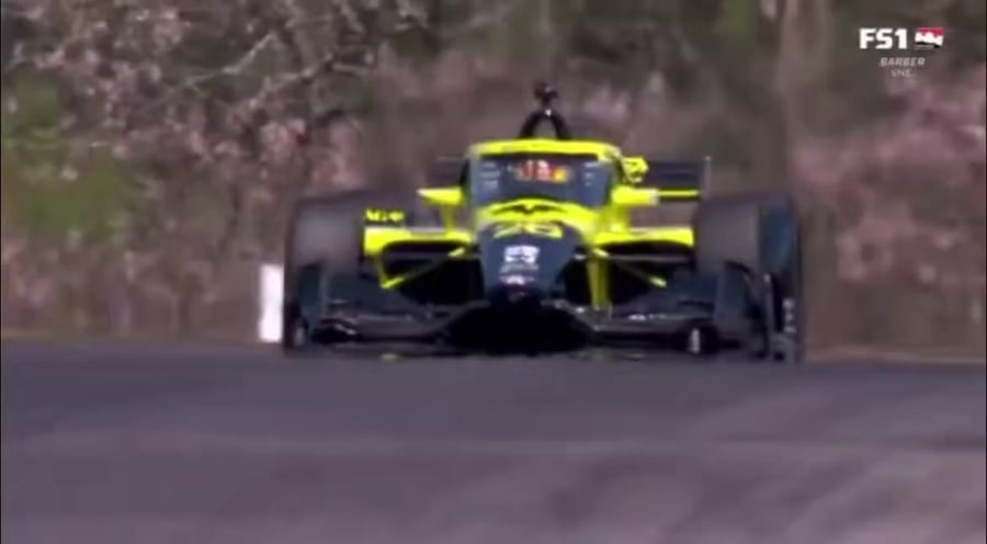 רגעי התאונה של מכונית המירוץ