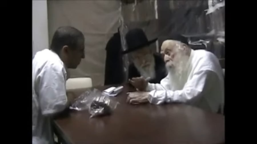 תיעוד נדיר מכירת חמץ לגוי על ידי הגר"נ קרליץ זצוק"ל