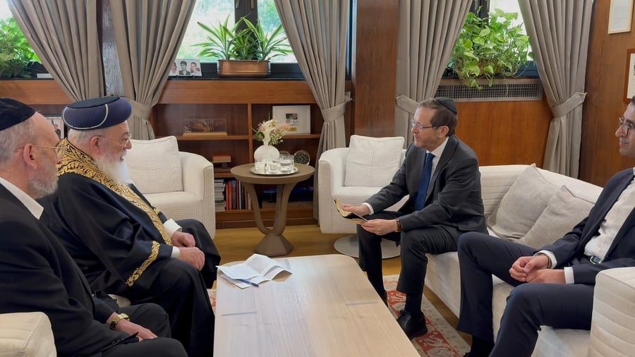 הנשיא מוכר את החמץ