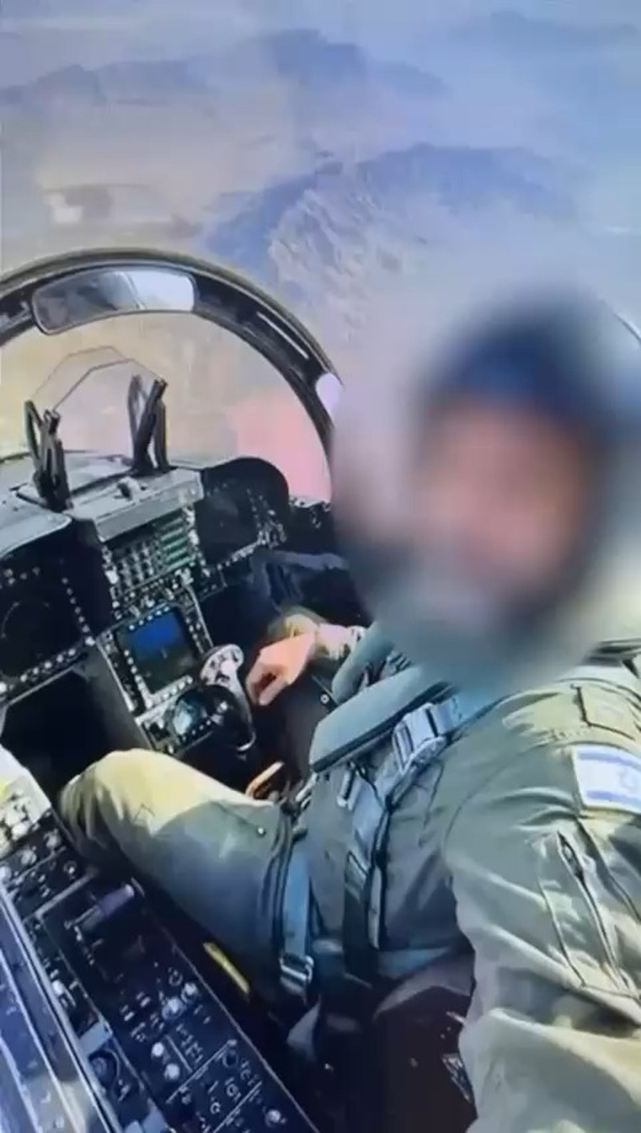 תיעוד שיצר הנאשם באמצעות בינה מלאכותית, בו הוא מתחזה לטייס