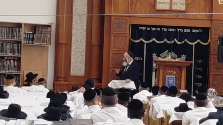 ראש הישיבה הגרב"ד דיסקין בשיעור חג בבית הכנסת 'דרך החיים' באלעד