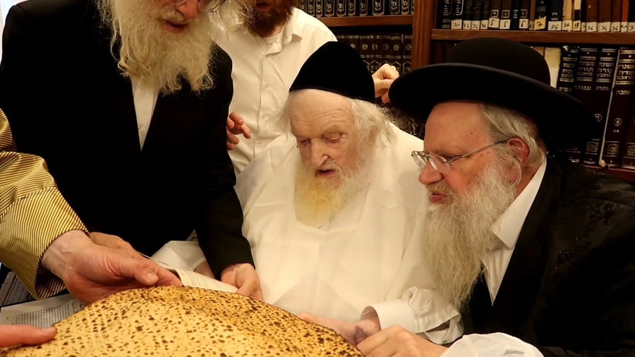 הגר"מ שטרנבוך בעירוב חצרות