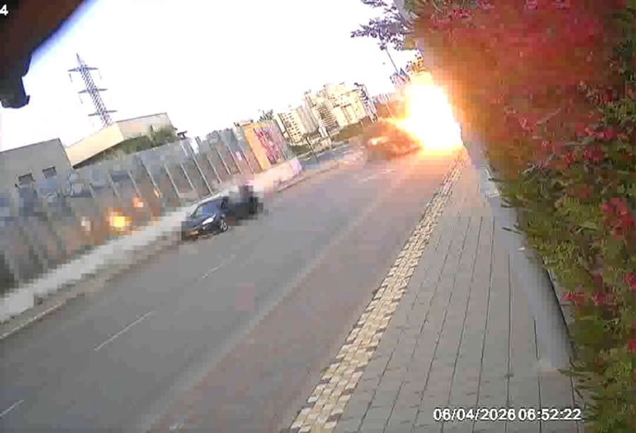 רגע נפילת פצצת המצרר בפתח תקווה