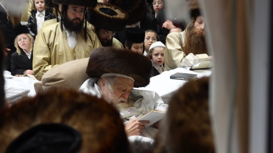 האדמו"ר מתולדות אברהם יצחק באפיית מצות