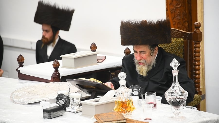 האדמו"ר מרחמסטריווקא בטיש חוה"מ פסח