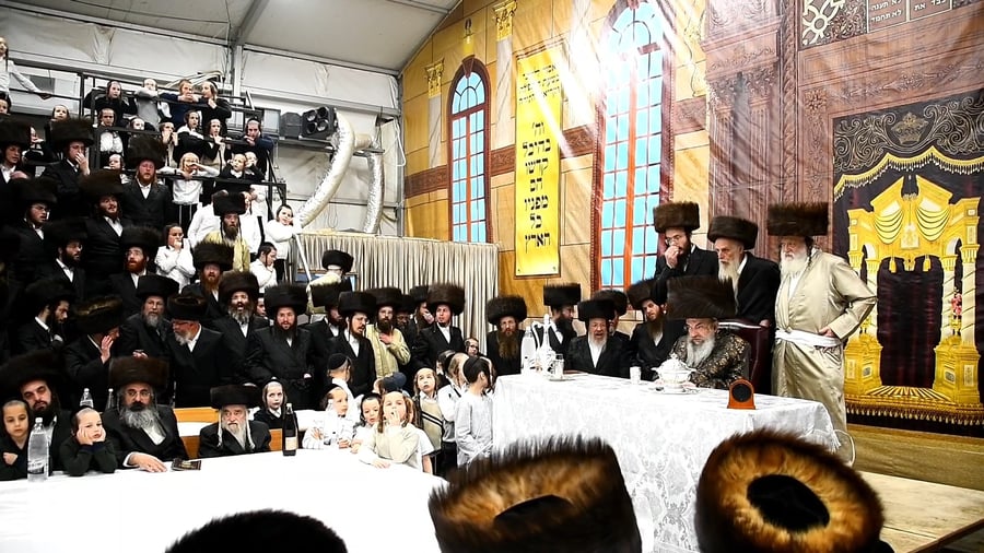 האדמו"ר מלעלוב בטיש חוה"מ פסח